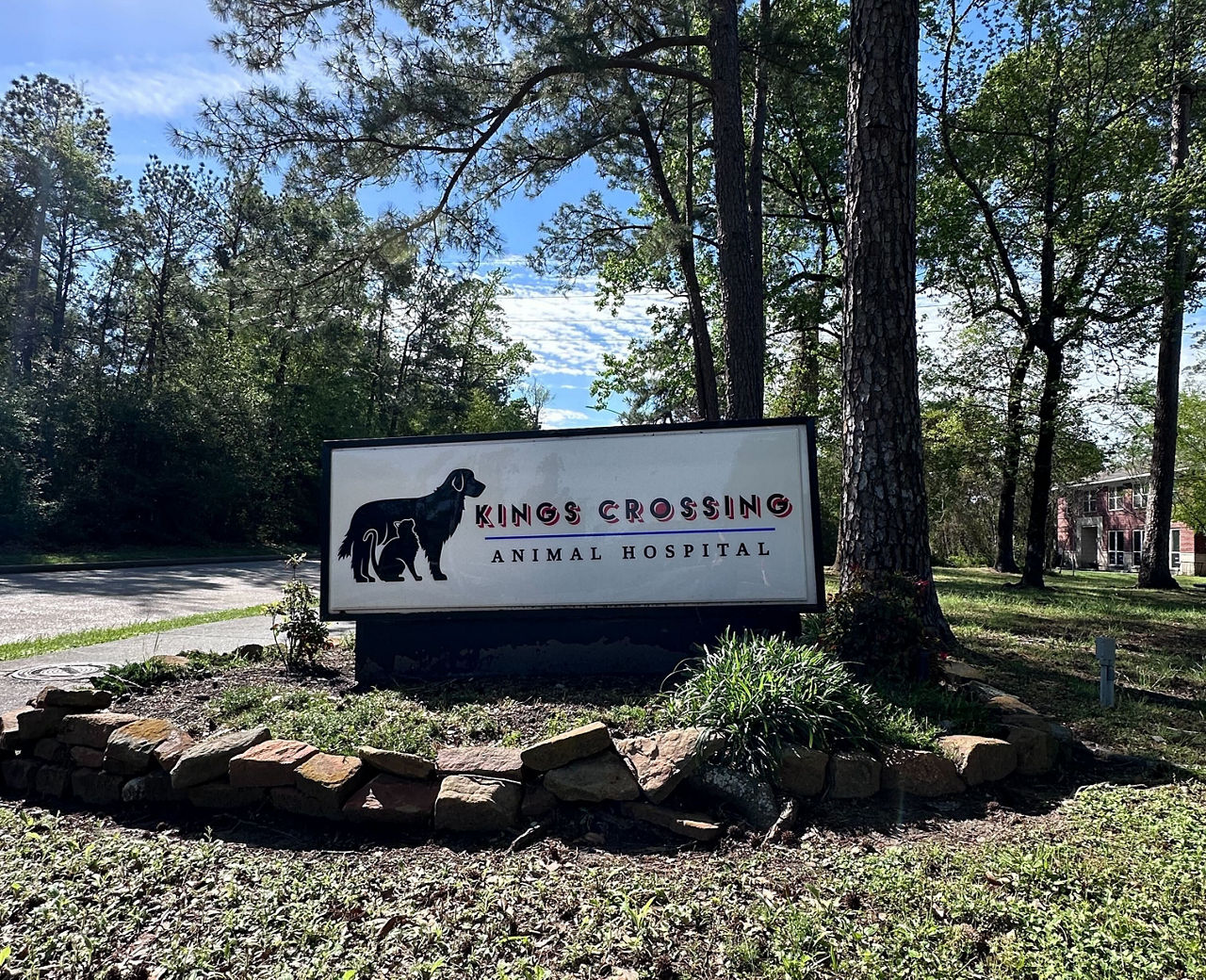 kings crossing animal hospital logo